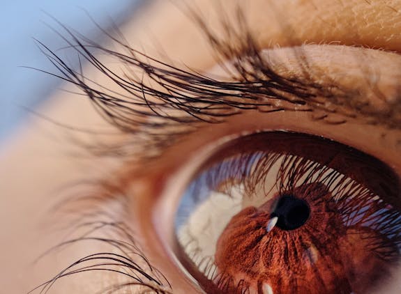 Entdecken Sie eine Welt voller Farben: Der ultimative Leitfaden für farbige Kontaktlinsen – Die Entwicklung der Kontaktlinsen